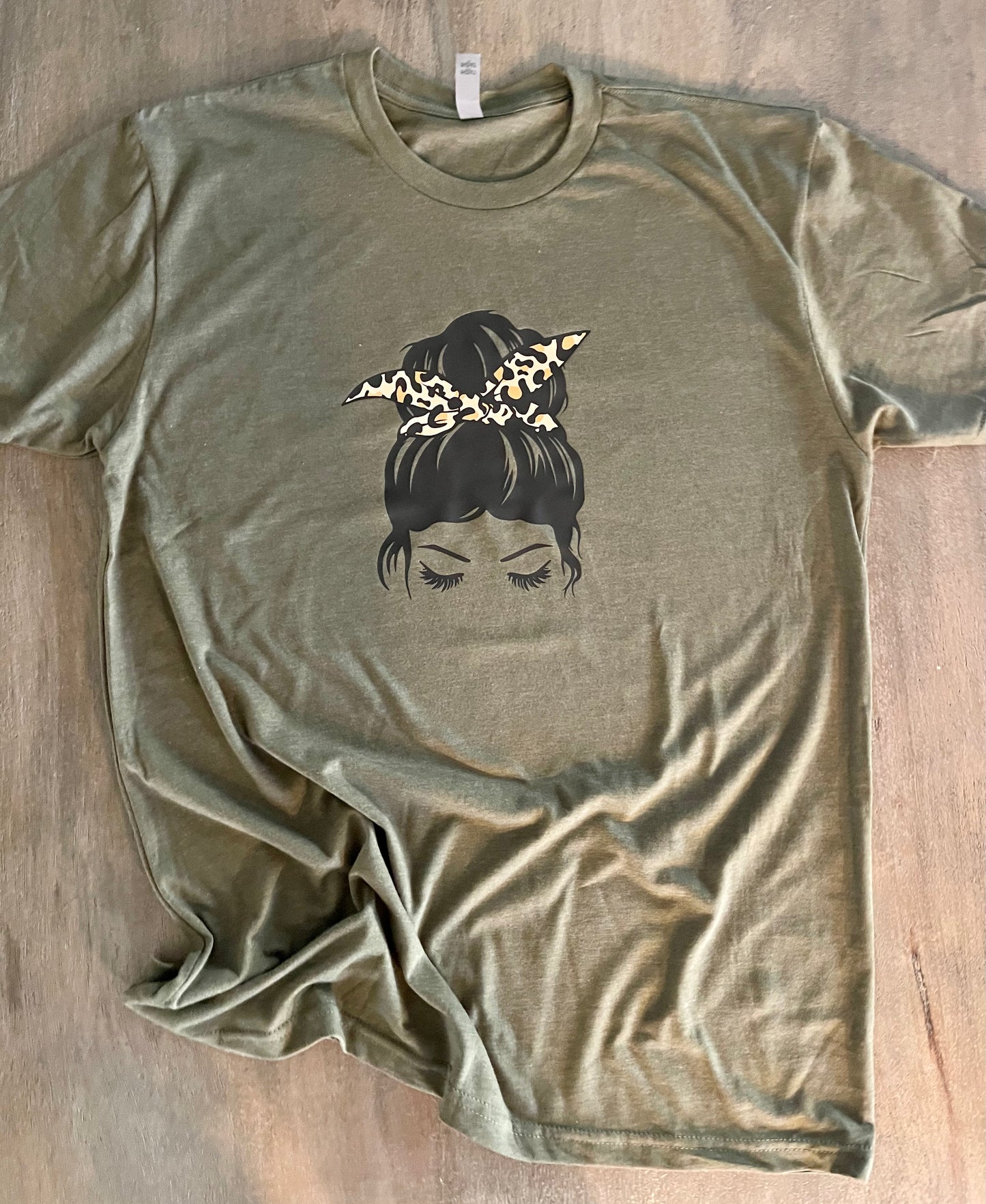 Leopard Topknot - T-Shirt